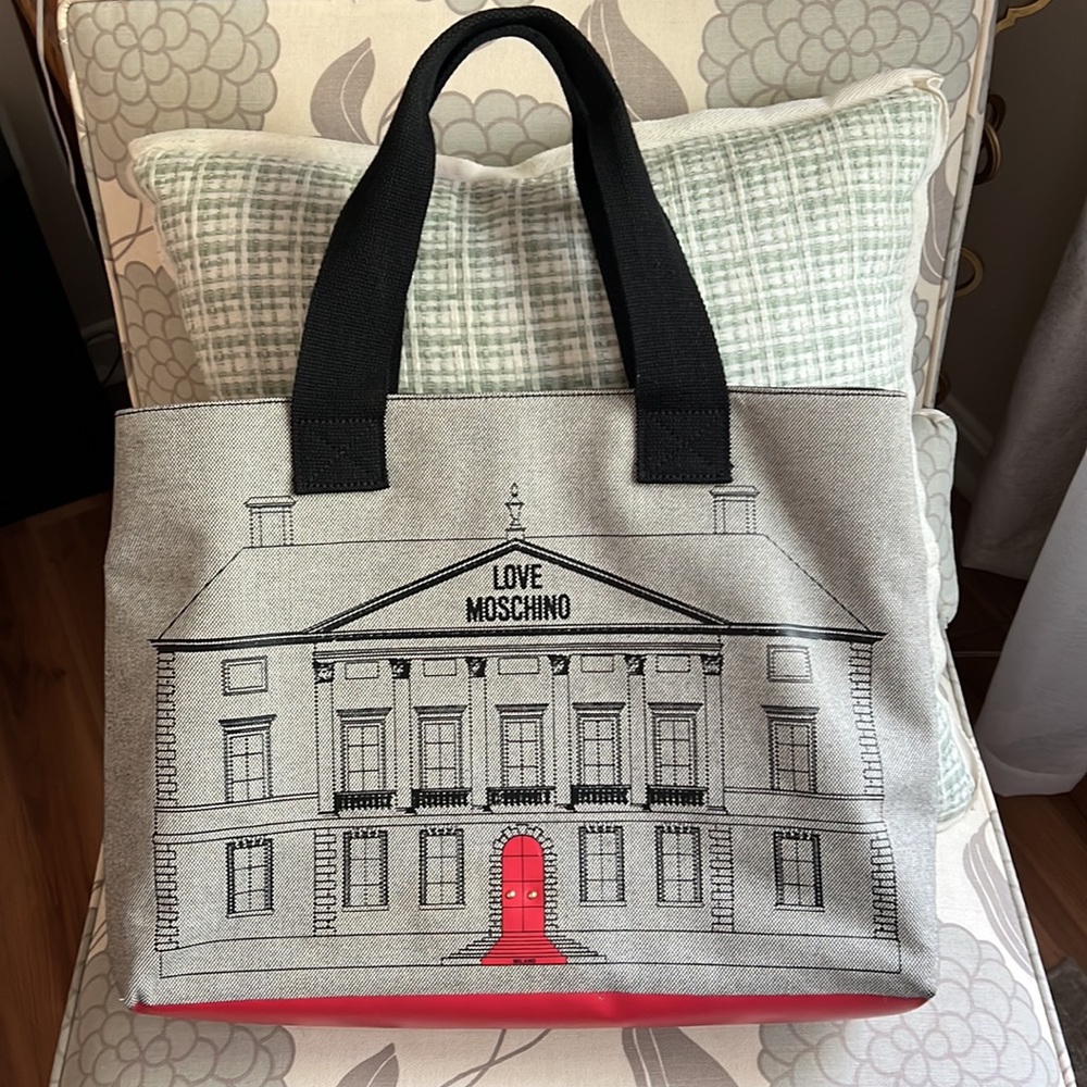 AUTHENTIC! Love Moschino Storefront large tote bag